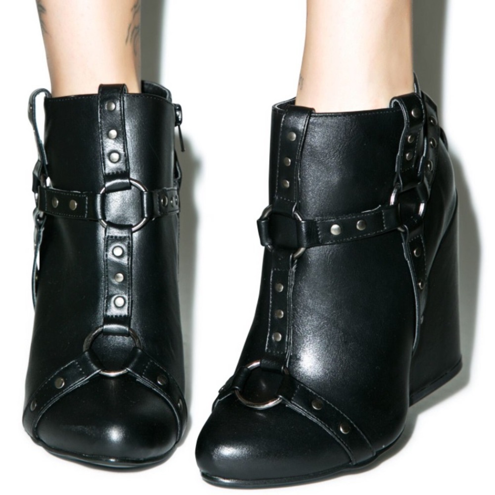 YRU craft harness boots